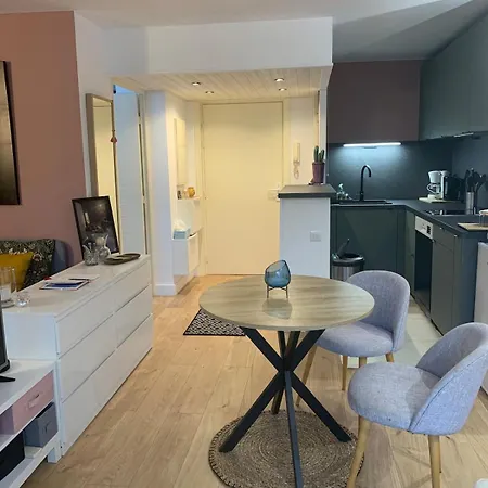 Cocon Avec Piscine, A Cote Du Port Et De Sable Fin Apartamento