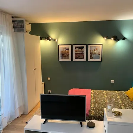 Cocon Avec Piscine, A Cote Du Port Et De Sable Fin Apartamento Vallauris