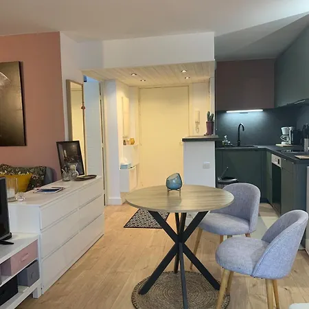 Cocon Avec Piscine, A Cote Du Port Et De Sable Fin Apartamento